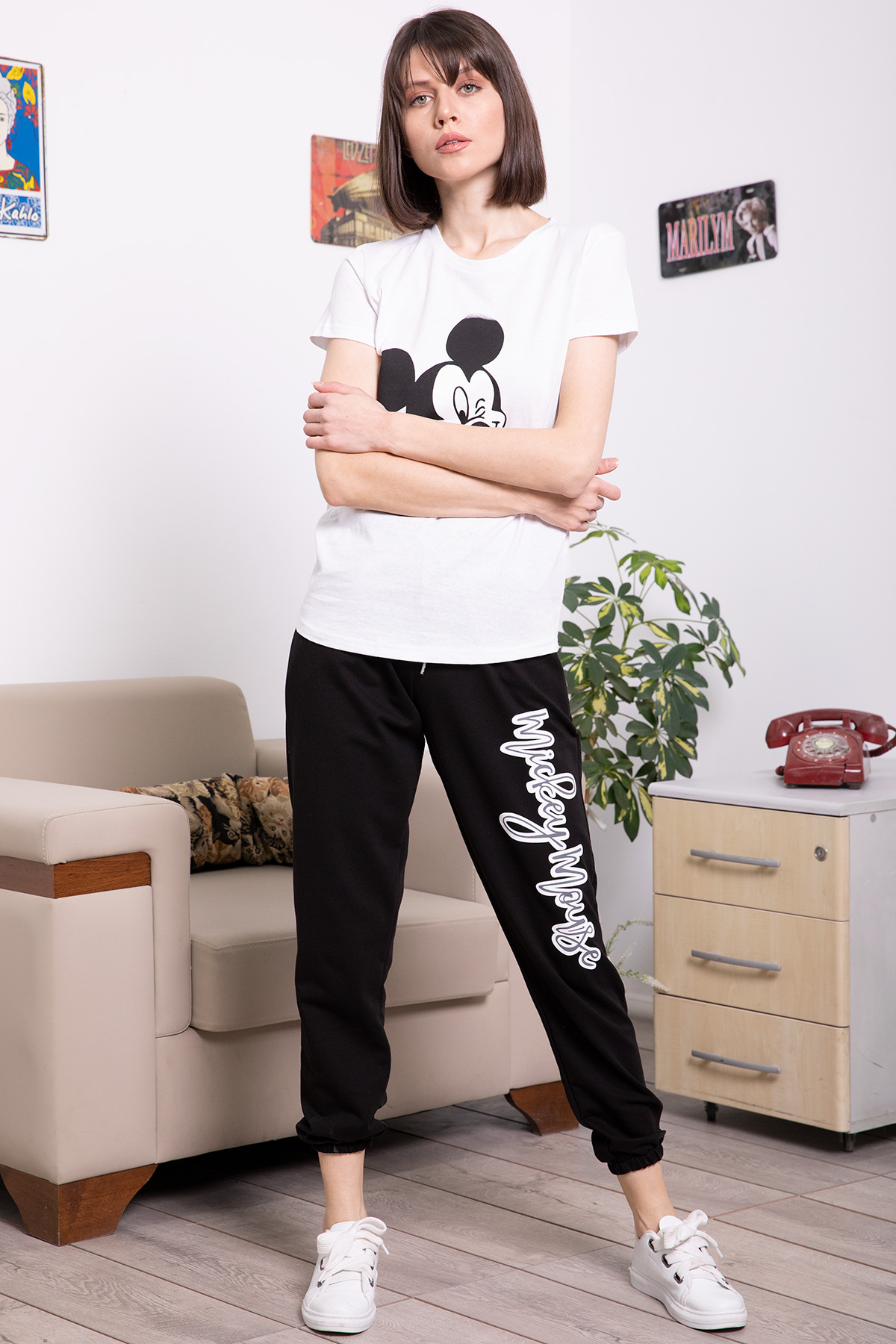 Mickey Mouse Esofman Takimi 59 90 Tl Bu Esofmana Bayilacaksiniz Siparisleriniz Icin Whatsapp 05072297359 Moda Stilleri Kiyafet Takimlari Kadin Kiyafetleri