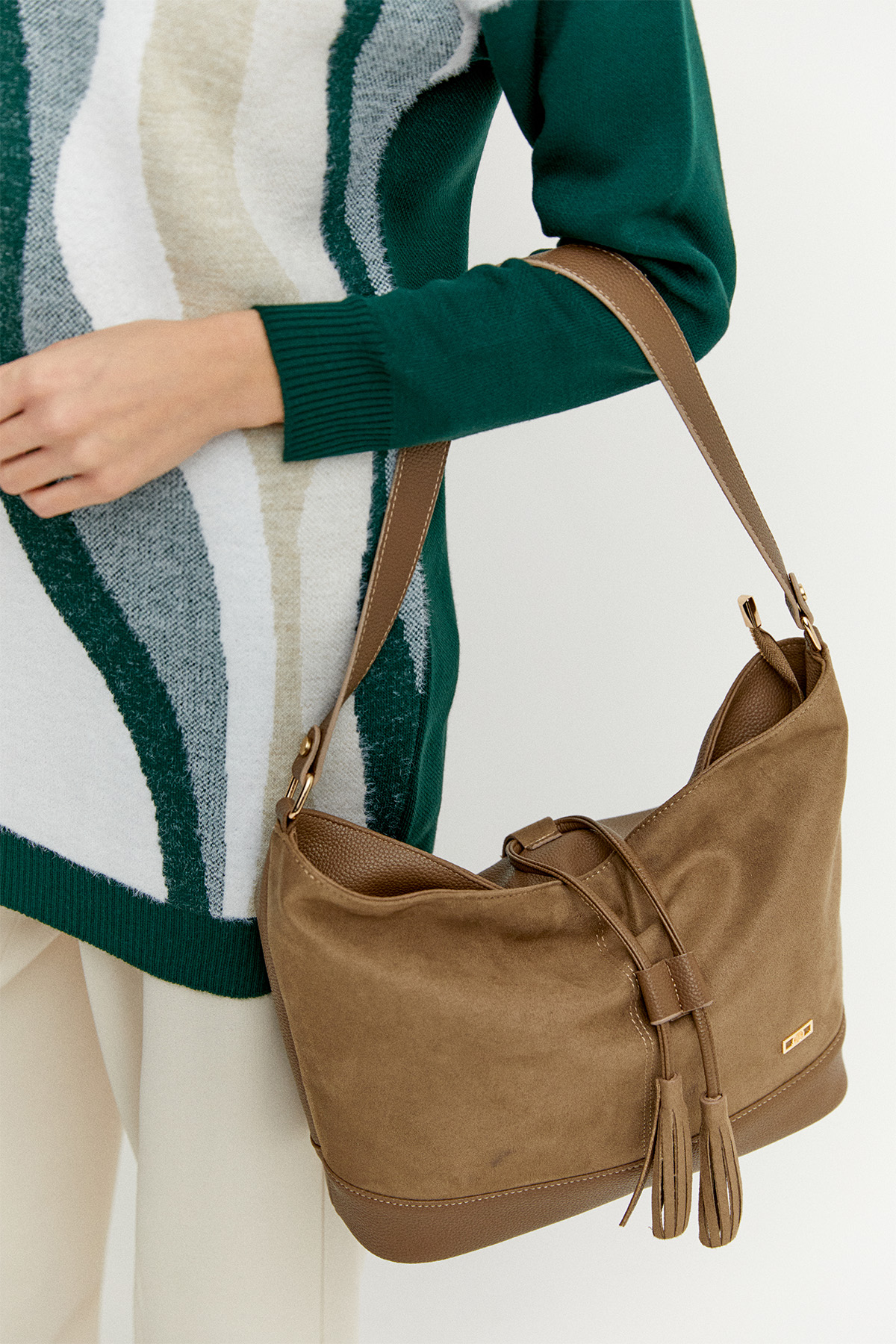 Püskül Detaylı Geniş Hacimli Kol Çantası, Tesettür Giyim