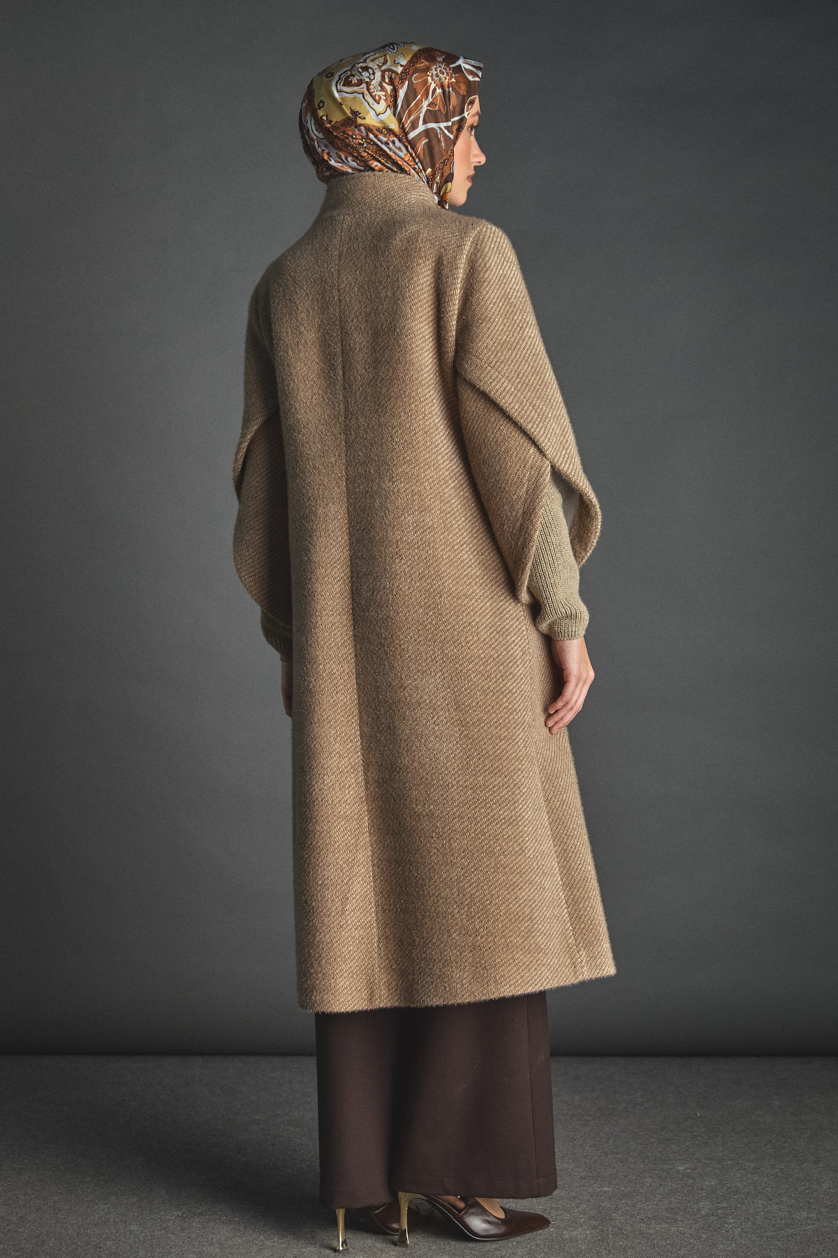 Lale Kol Ribanalı Kaban, Tesettür Giyim