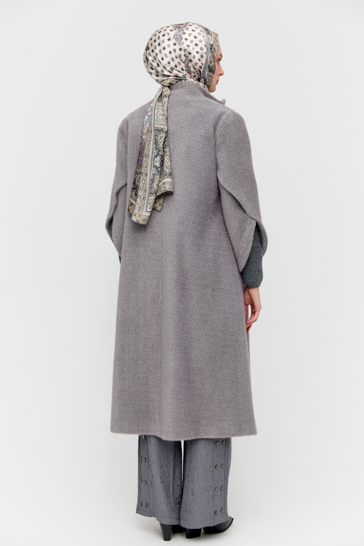 Lale Kol Ribanalı Kaban, Tesettür Giyim