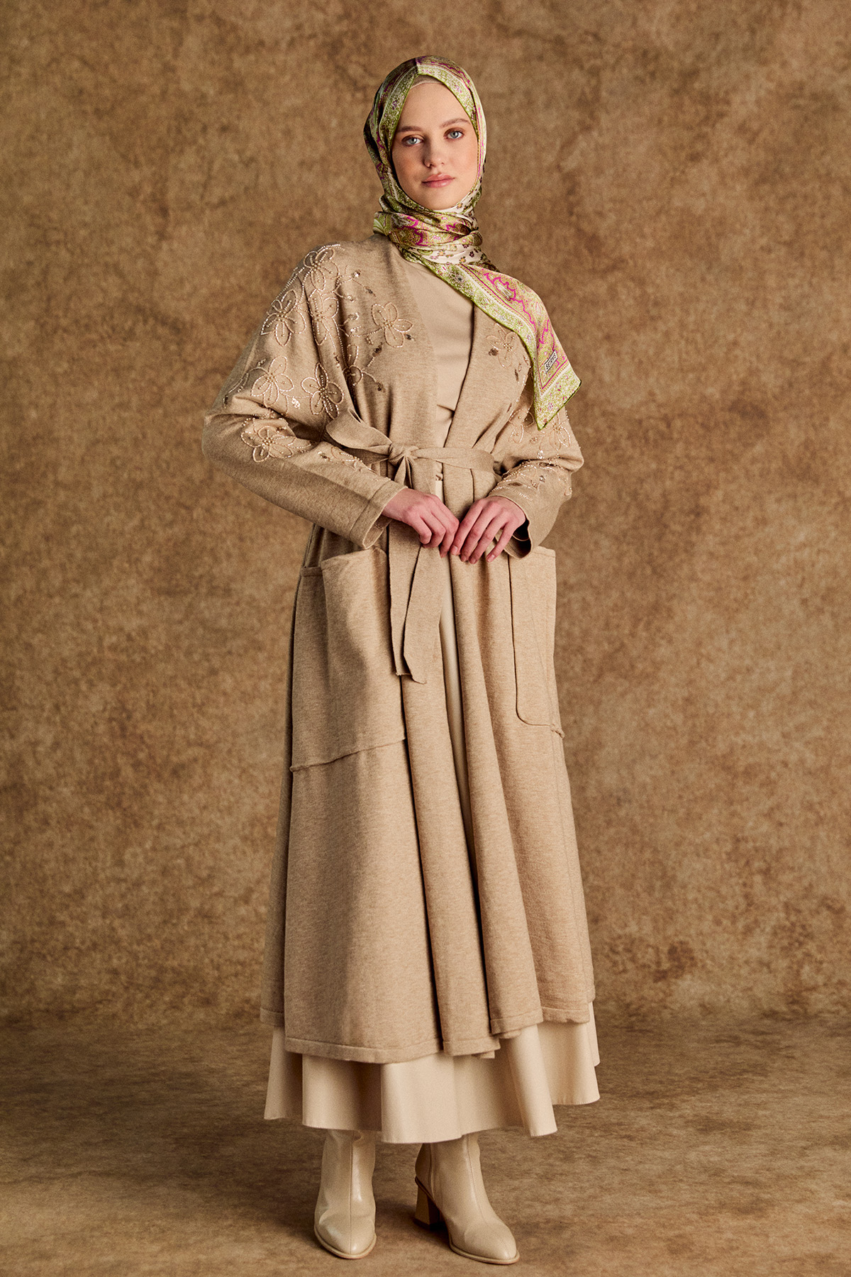 Kadife Motifli Uzun Triko Hırka, Tesettür Giyim