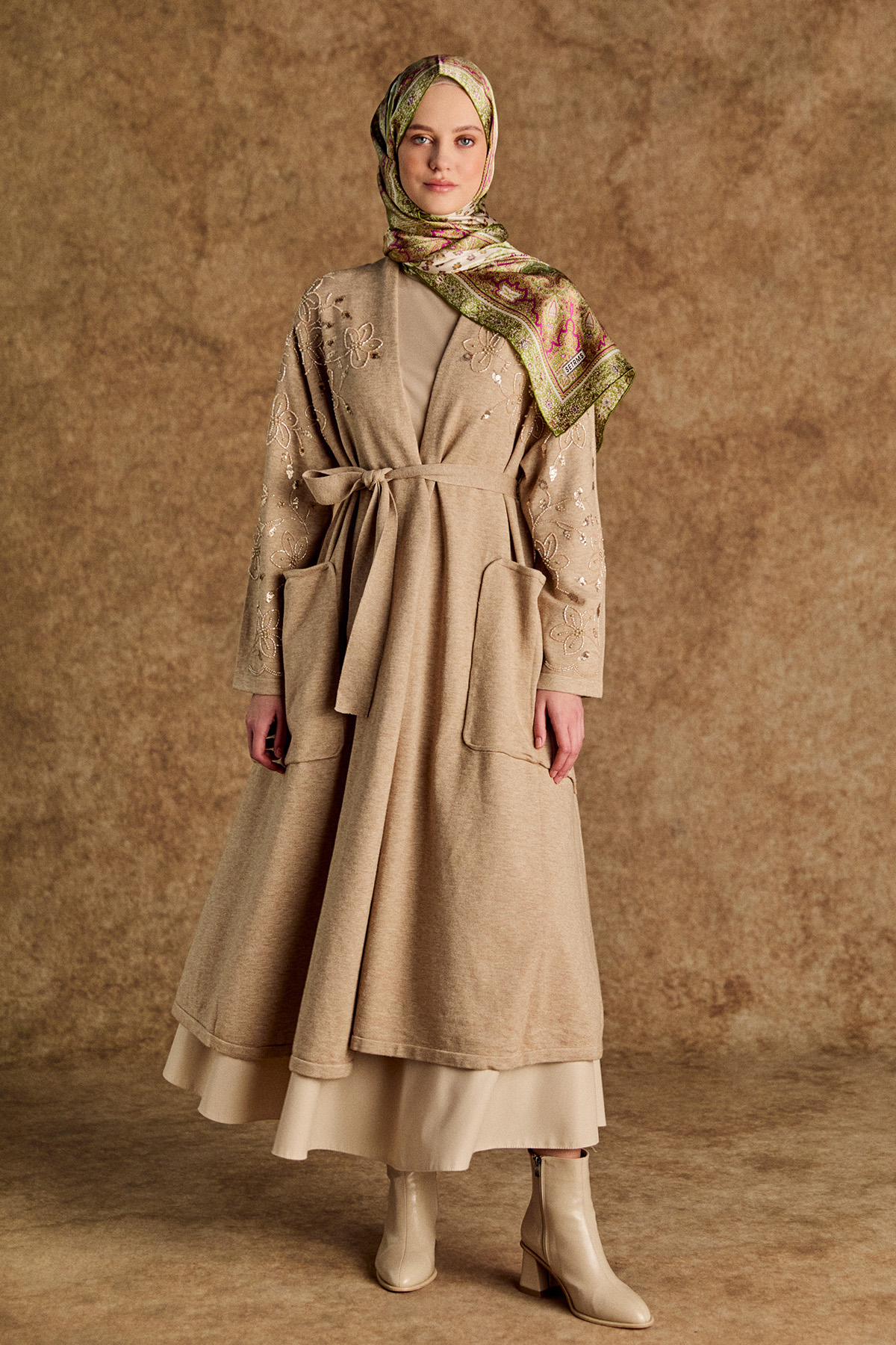 Kadife Motifli Uzun Triko Hırka, Tesettür Giyim