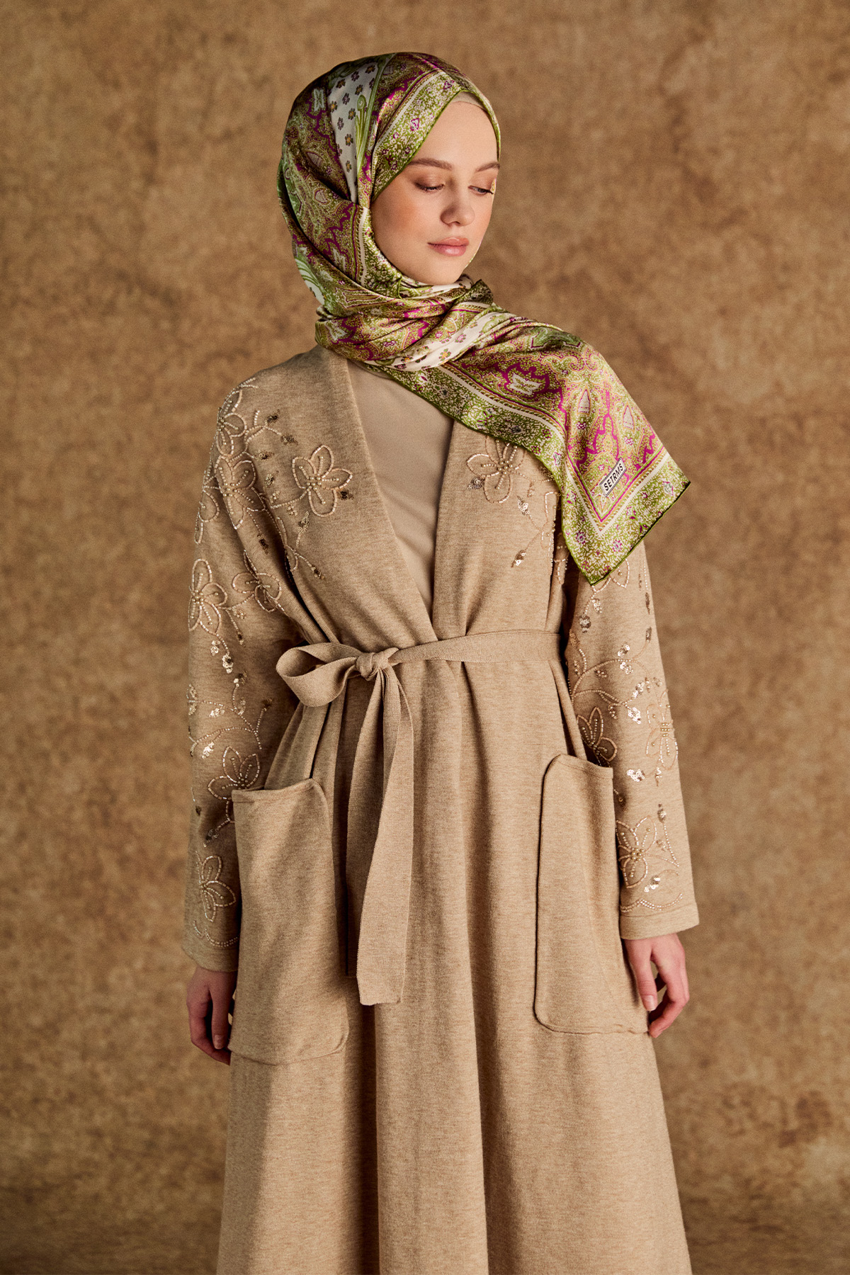 Kadife Motifli Uzun Triko Hırka, Tesettür Giyim