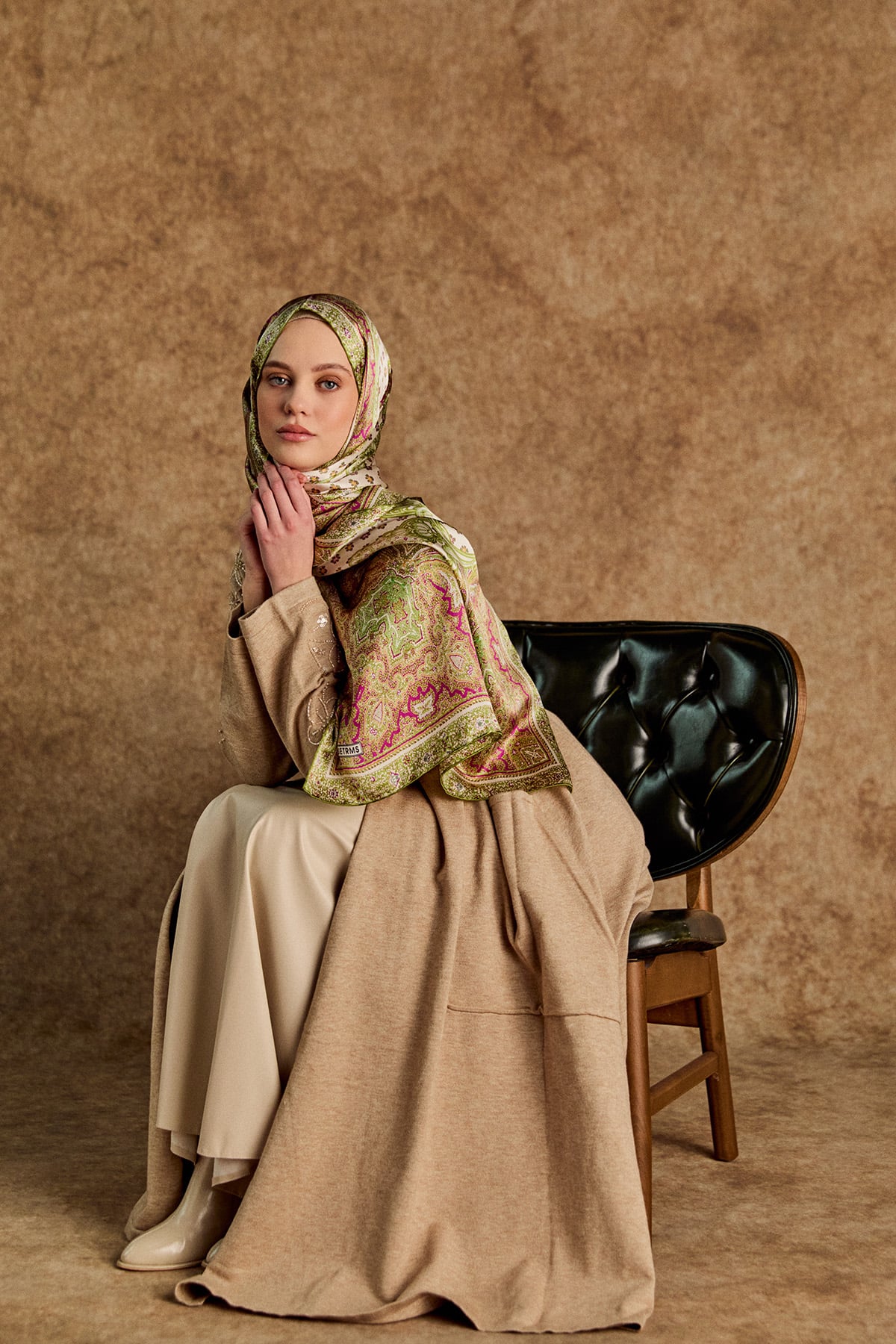 Kadife Motifli Uzun Triko Hırka, Tesettür Giyim