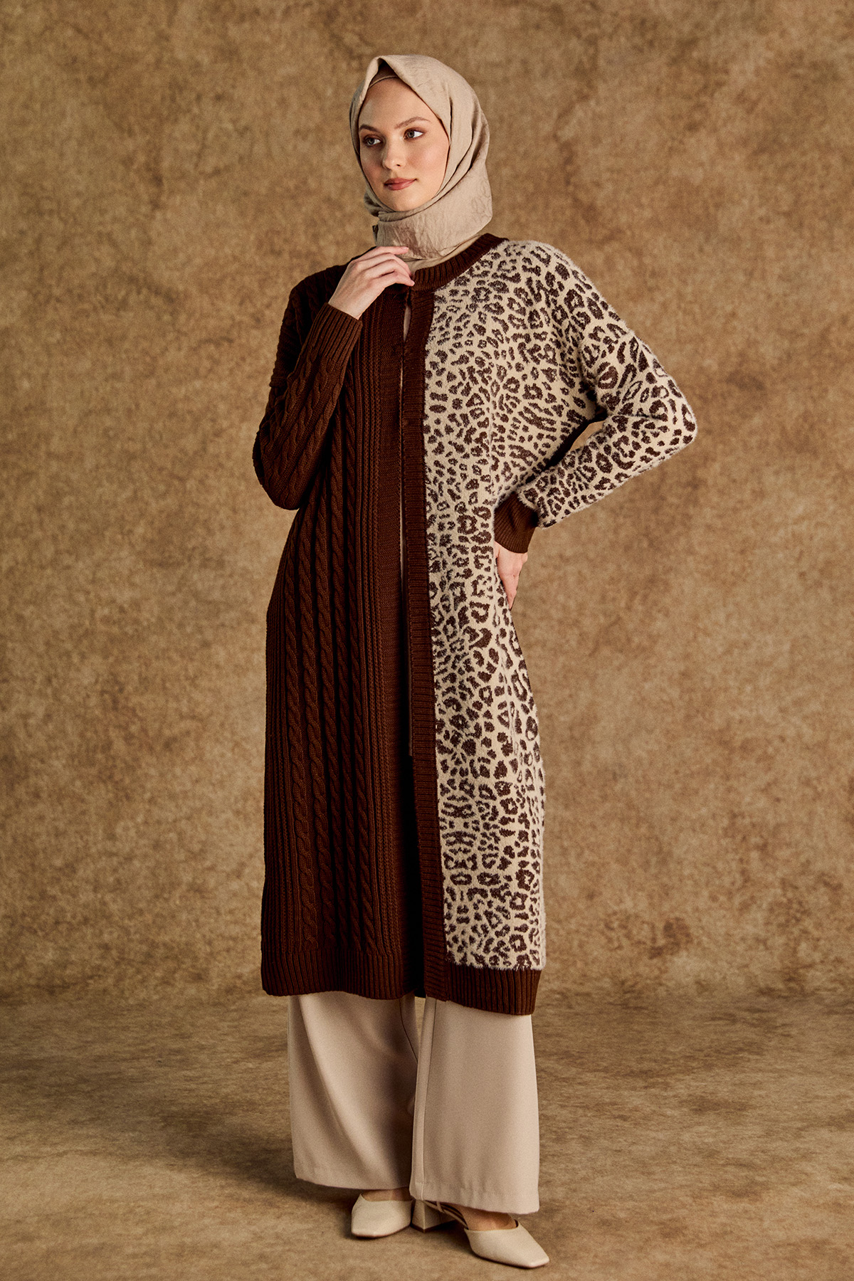 Leoparlı Kopçalı Uzun Triko Hırka, Tesettür Giyim