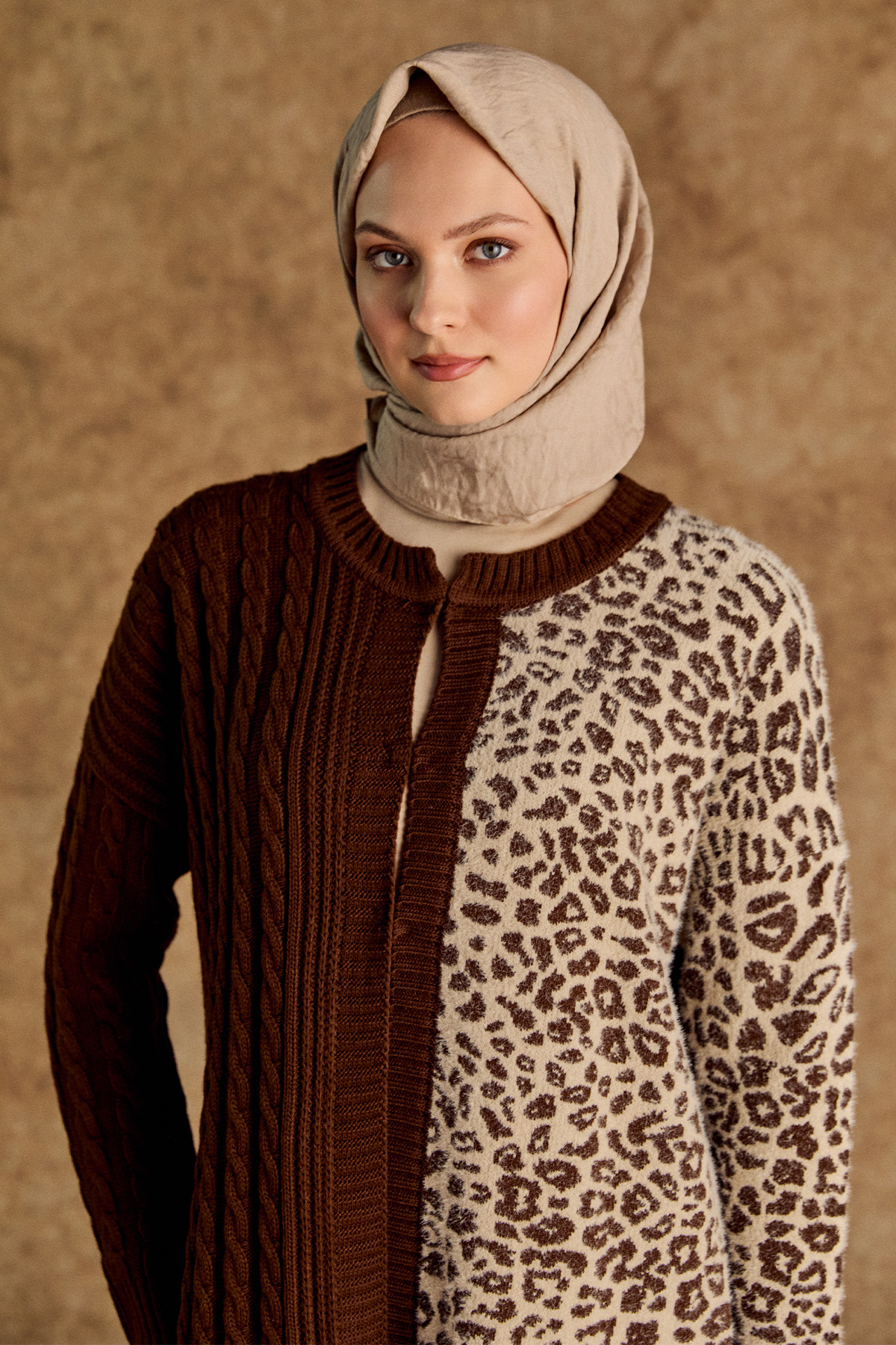 Leoparlı Kopçalı Uzun Triko Hırka, Tesettür Giyim