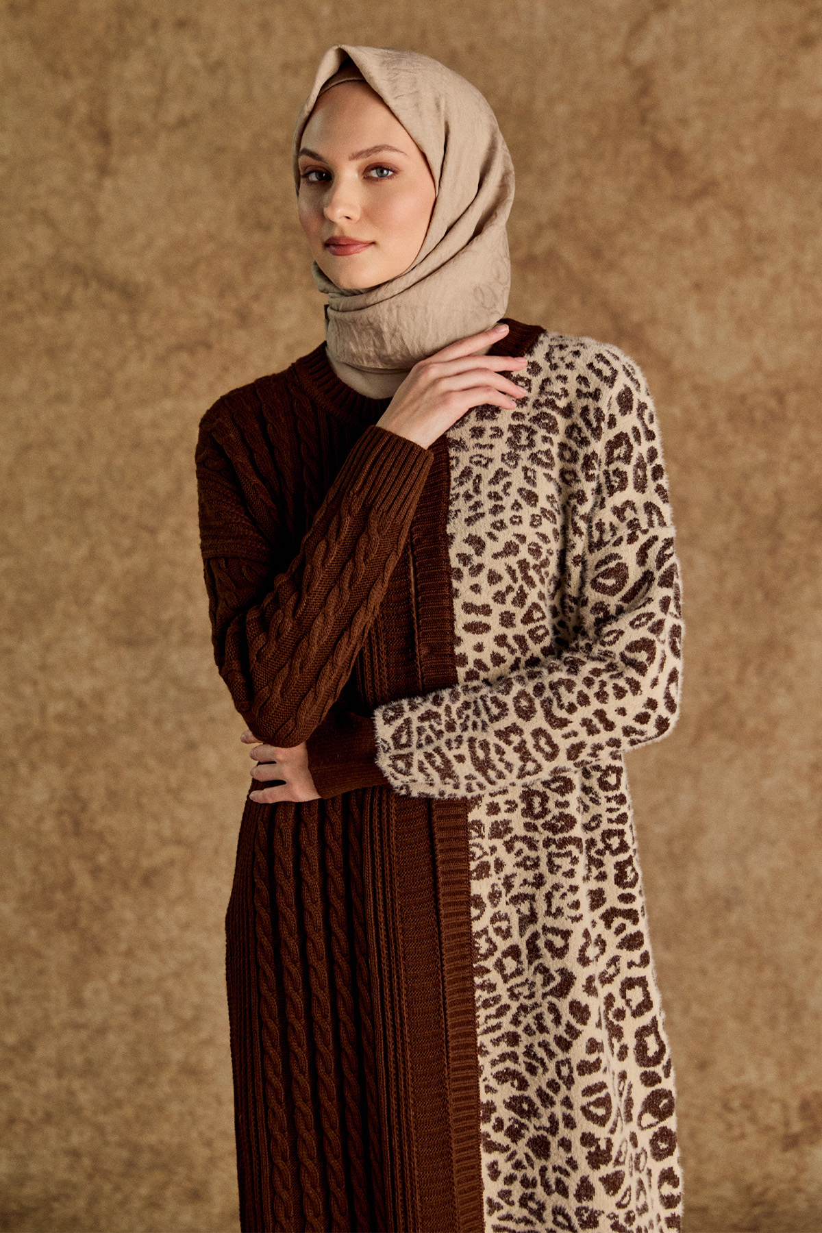 Leoparlı Kopçalı Uzun Triko Hırka, Tesettür Giyim