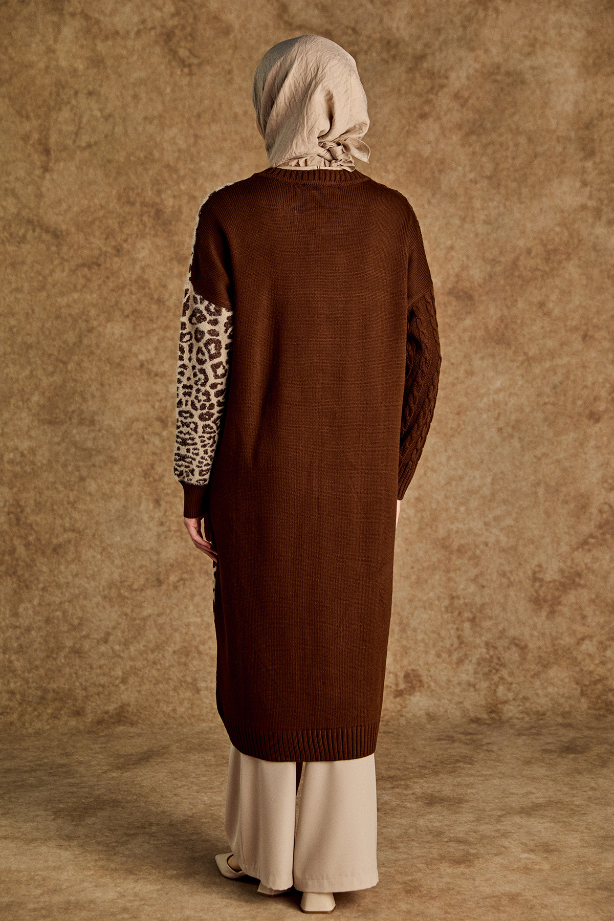 Leoparlı Kopçalı Uzun Triko Hırka, Tesettür Giyim