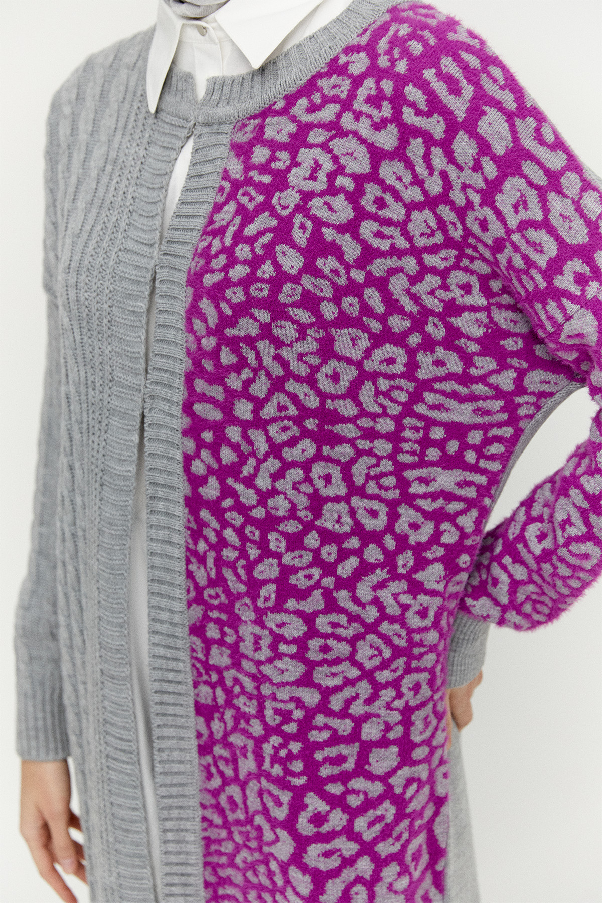 Leoparlı Kopçalı Uzun Triko Hırka, Tesettür Giyim