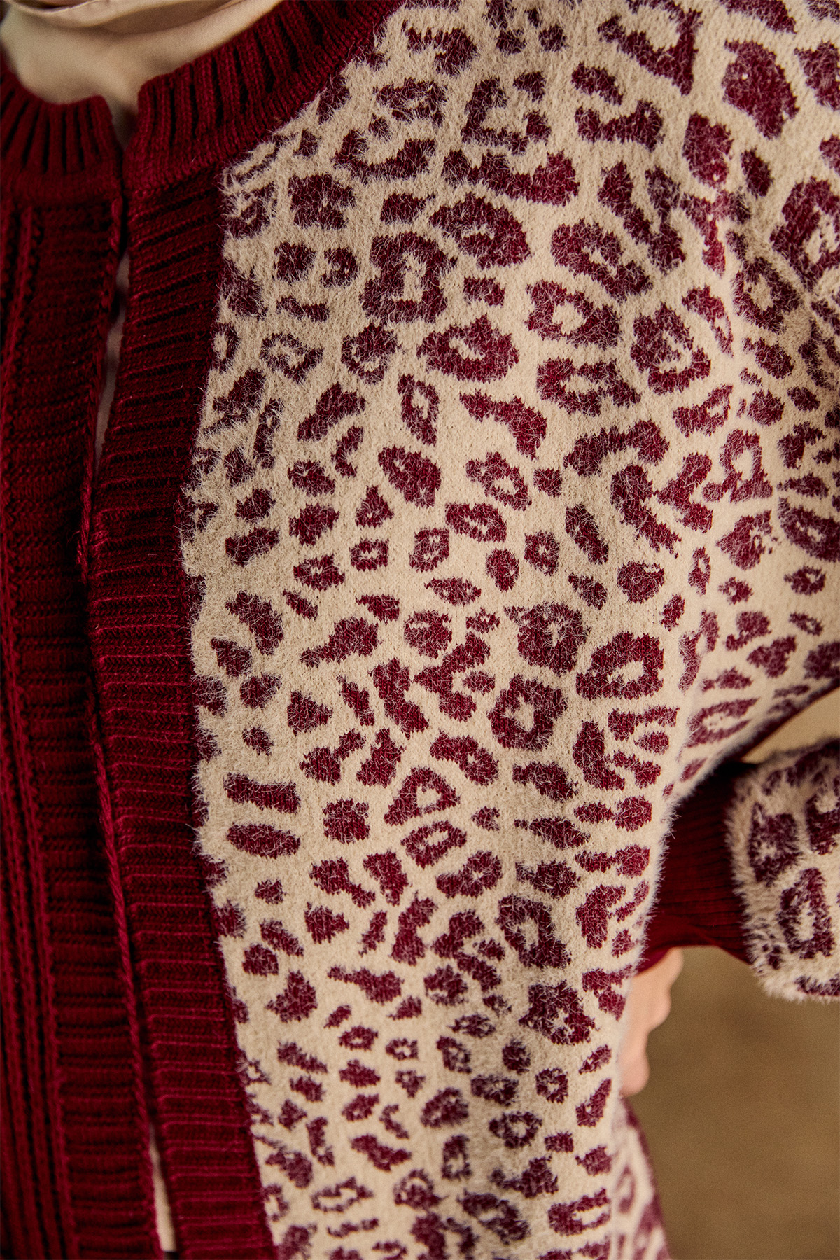 Leoparlı Kopçalı Uzun Triko Hırka, Tesettür Giyim