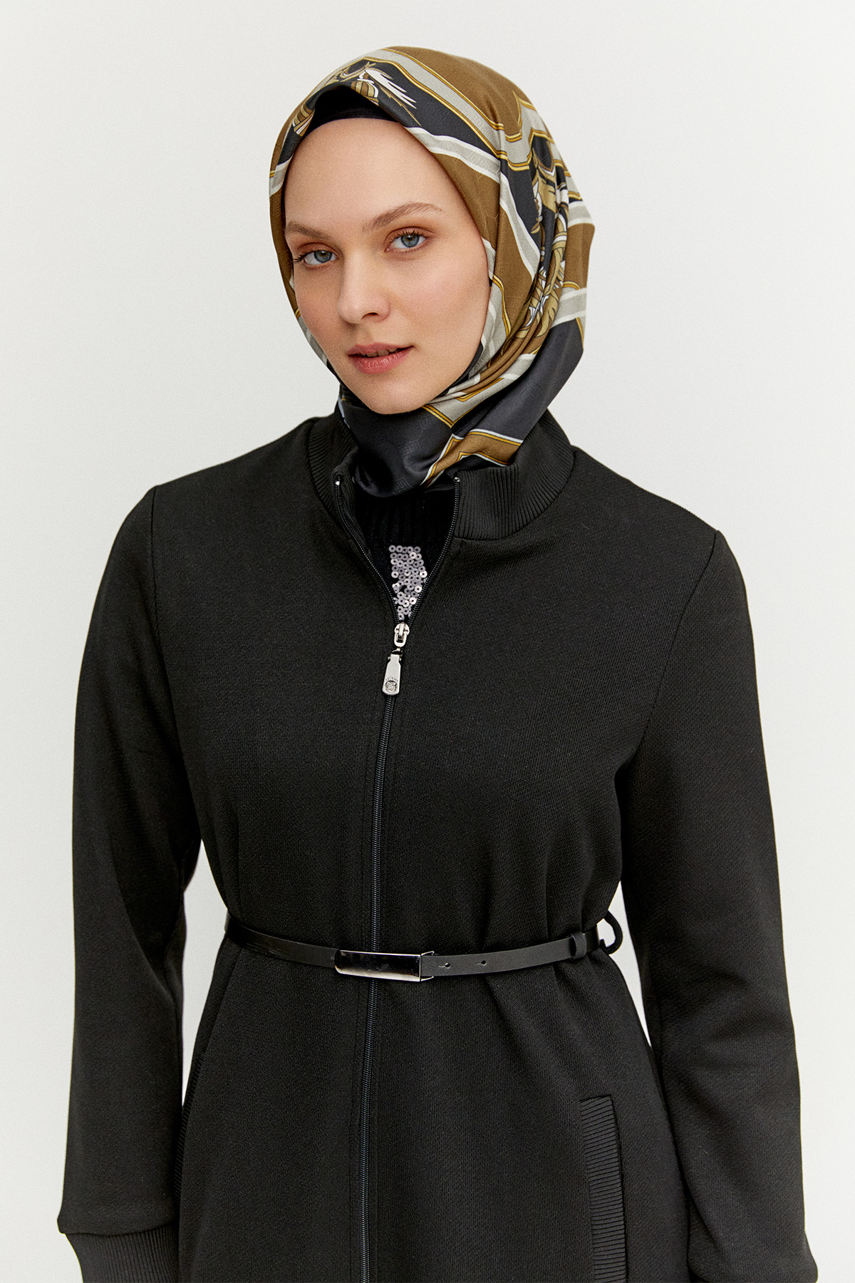 Ribanalı Kemerli Fermuarlı Uzun Kap, Tesettür Giyim