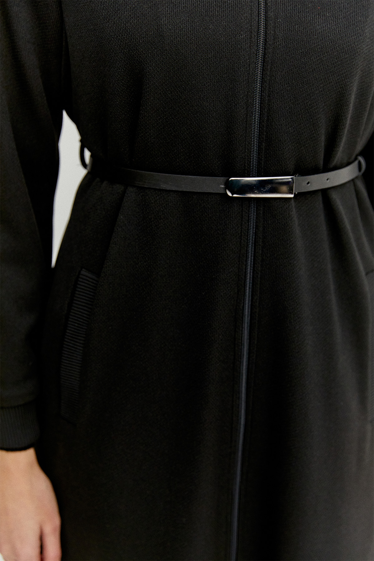 Ribanalı Kemerli Fermuarlı Uzun Kap, Tesettür Giyim