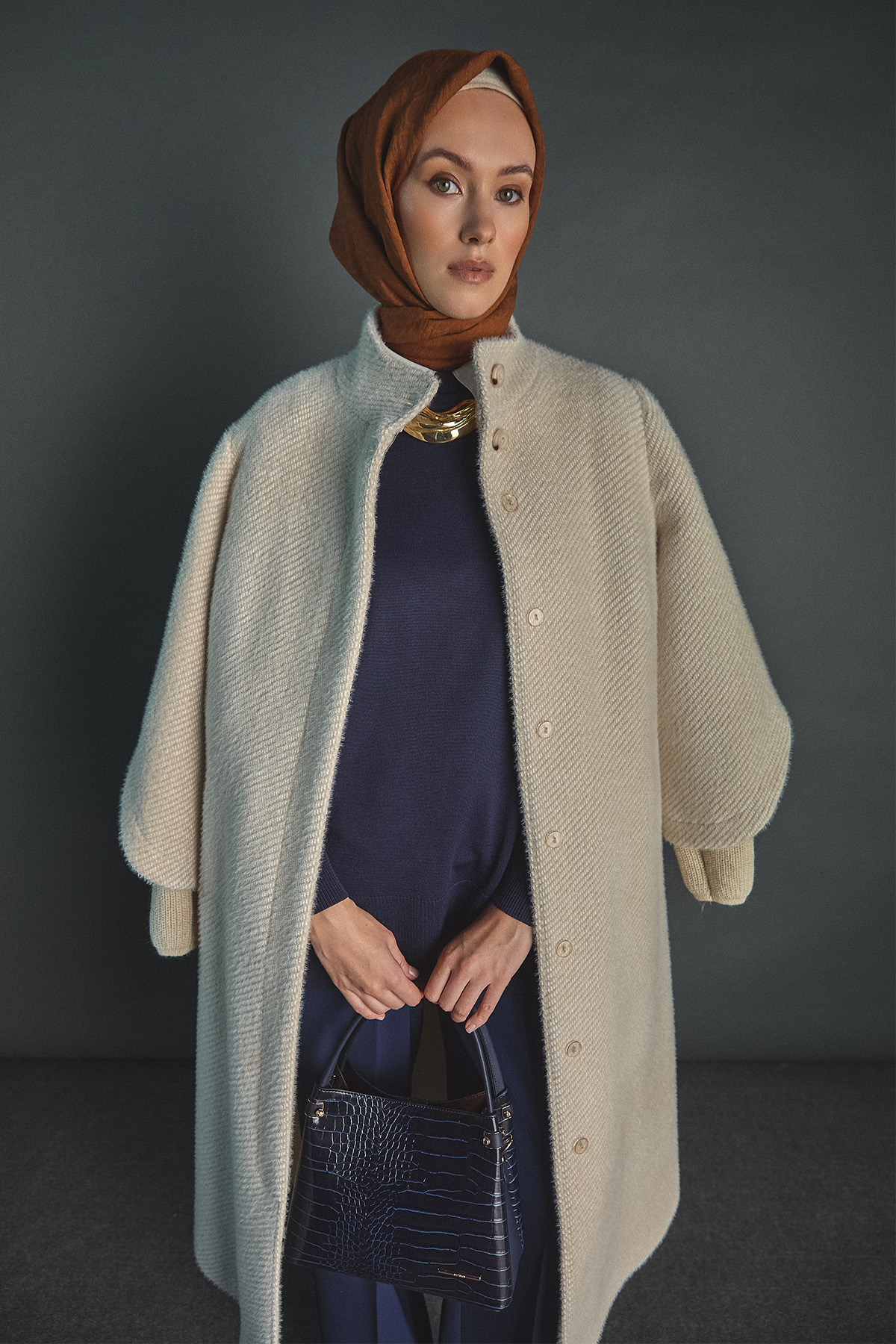 Lale Kol Ribanalı Kaban, Tesettür Giyim