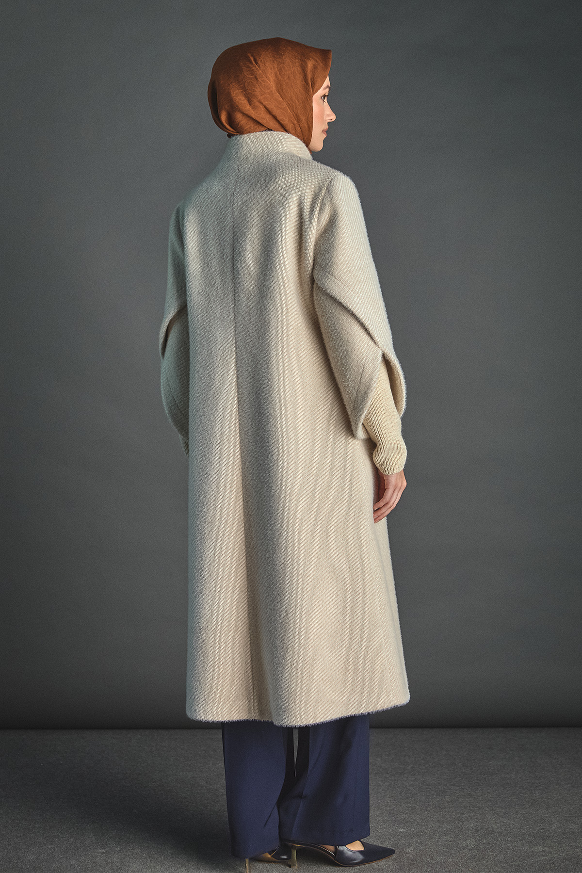 Lale Kol Ribanalı Kaban, Tesettür Giyim