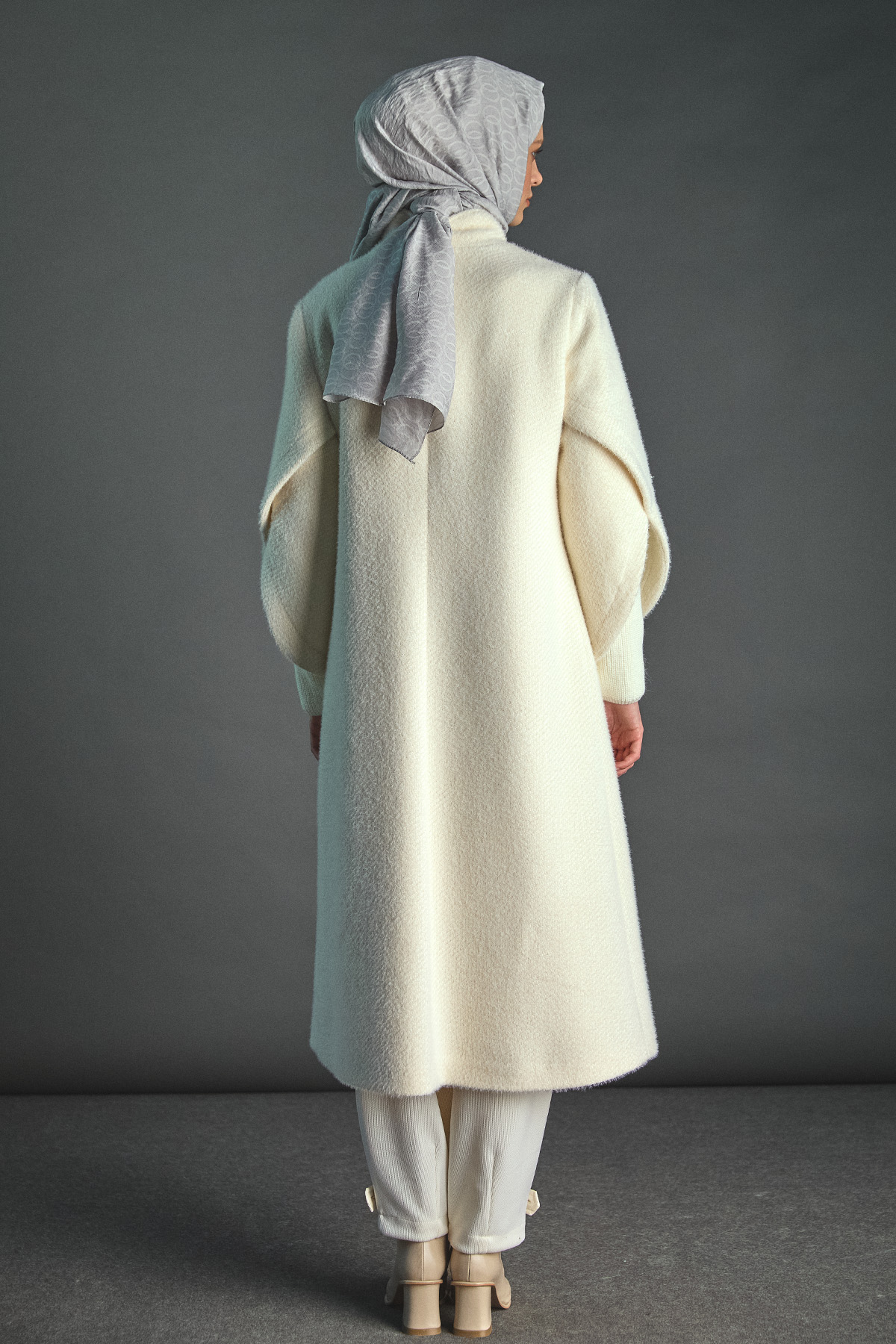 Lale Kol Ribanalı Kaban, Tesettür Giyim