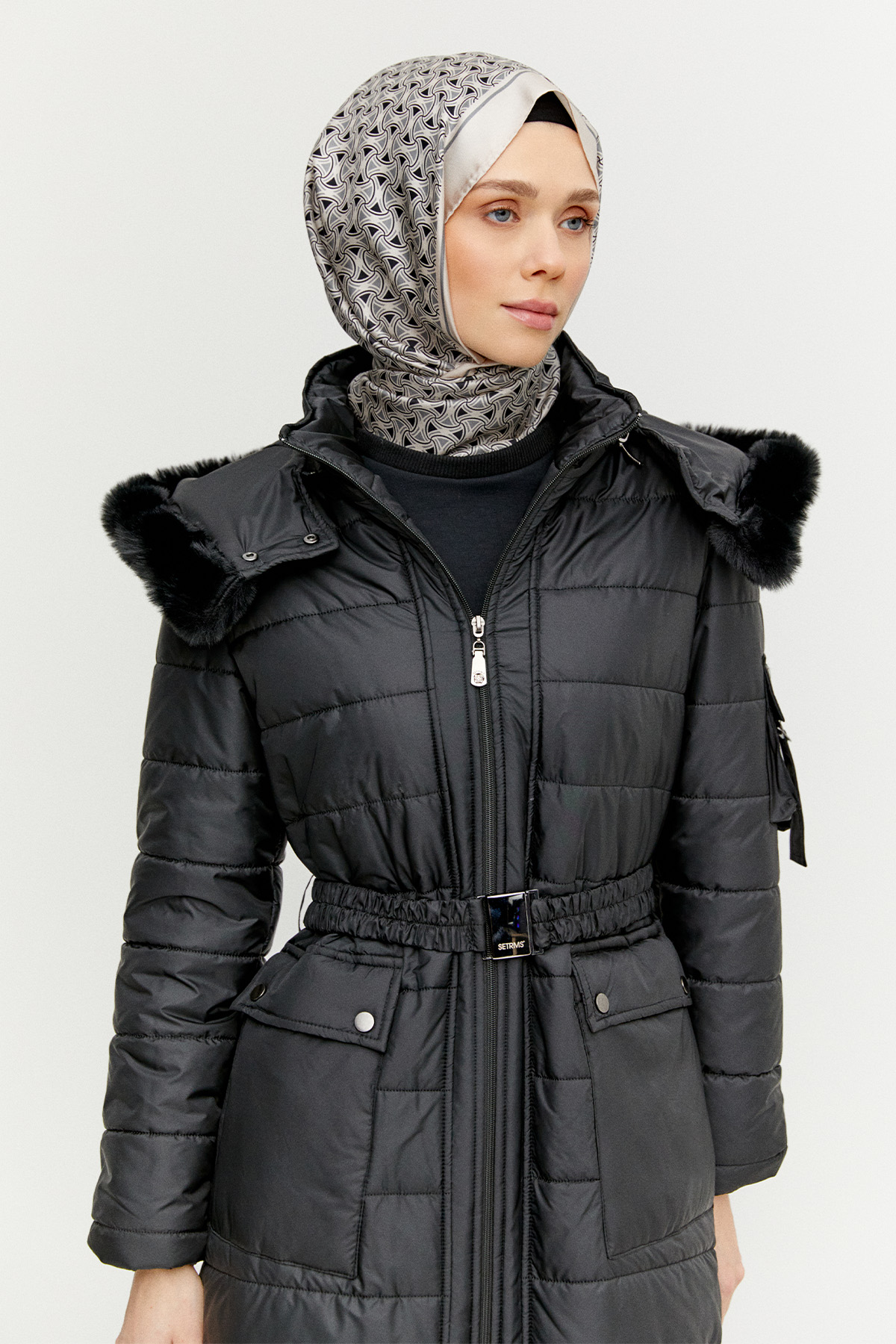 Seyyar Kapüşonlu Kapitone Kaban, Tesettür Giyim