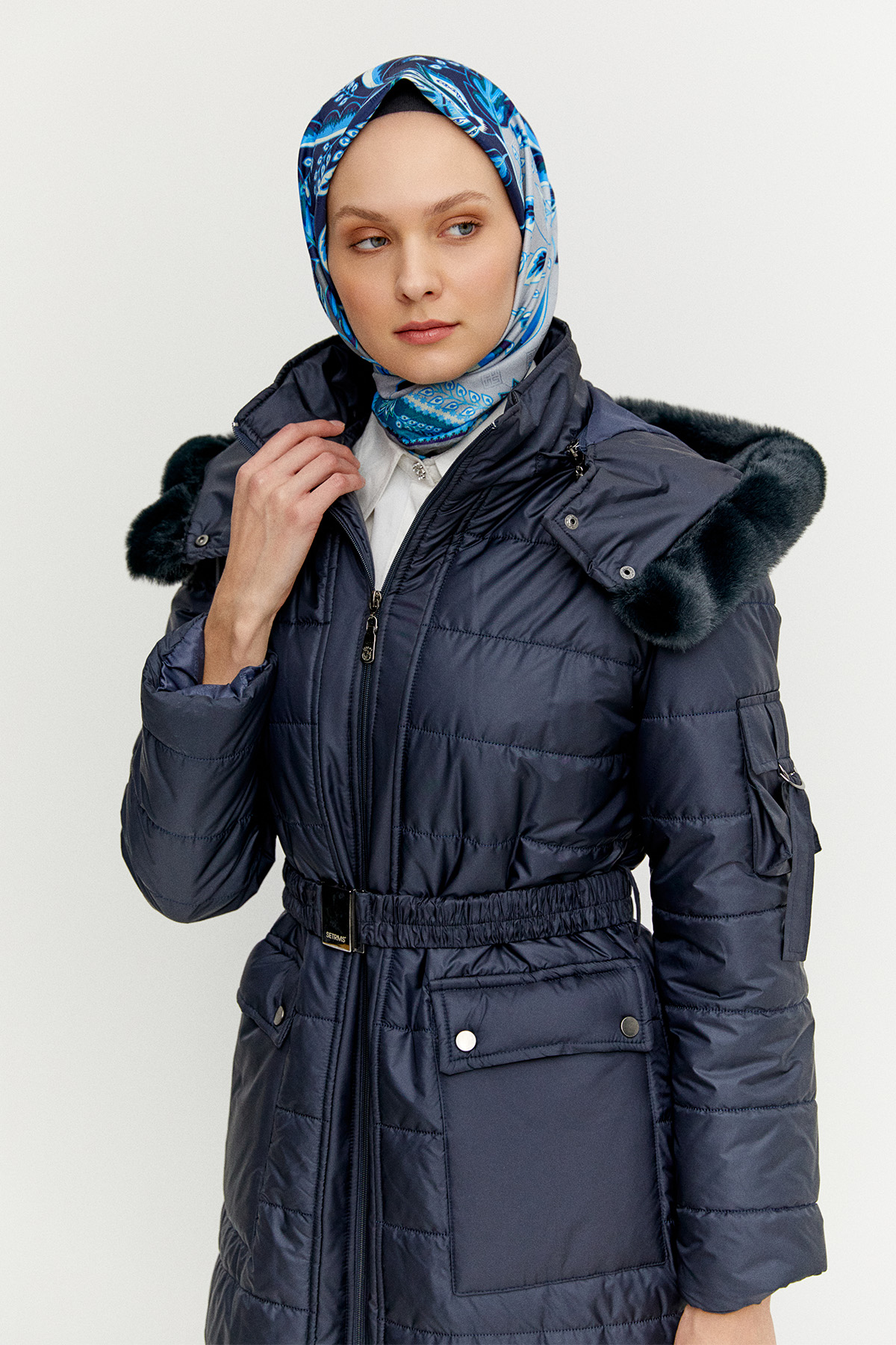 Seyyar Kapüşonlu Kapitone Kaban, Tesettür Giyim