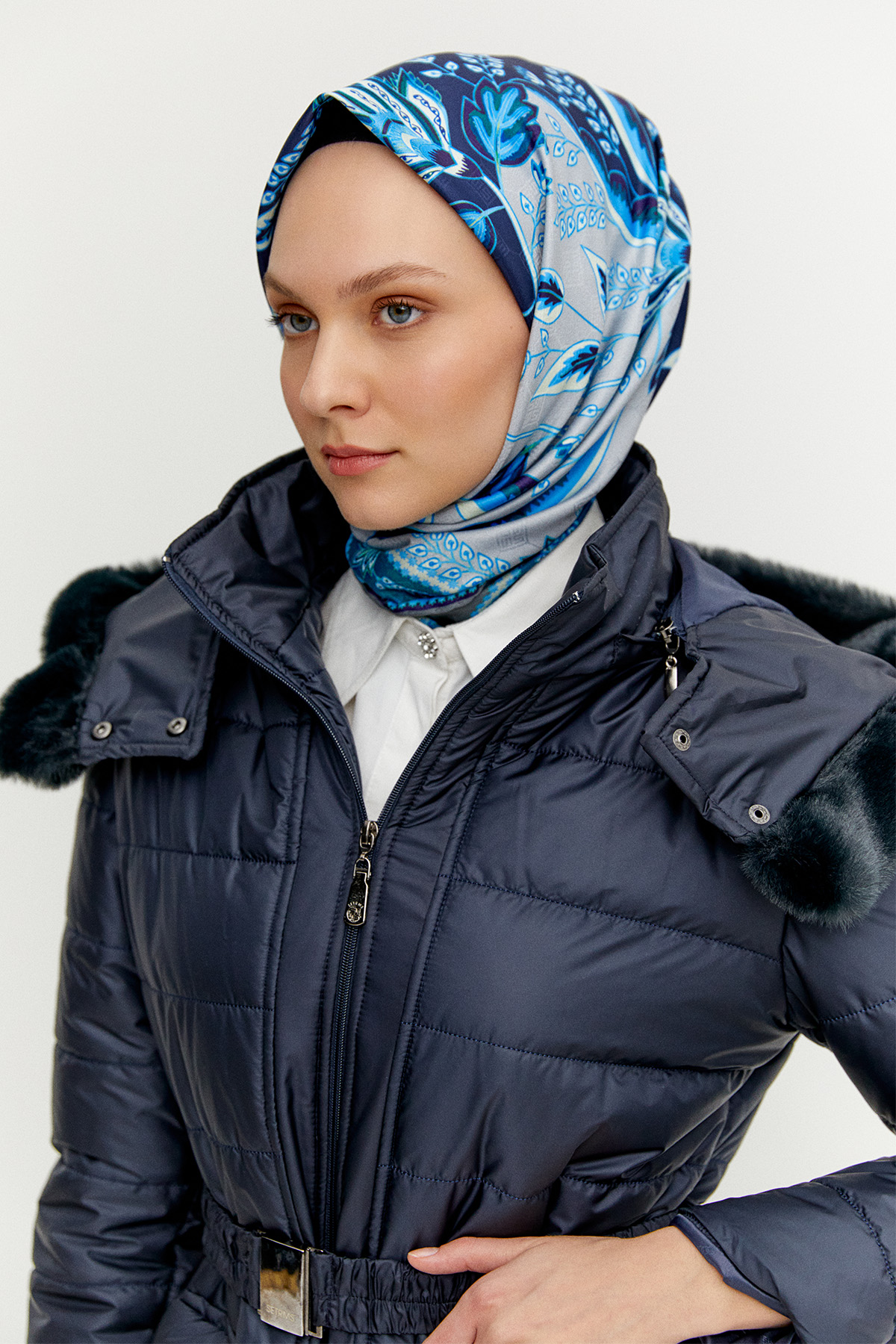 Seyyar Kapüşonlu Kapitone Kaban, Tesettür Giyim