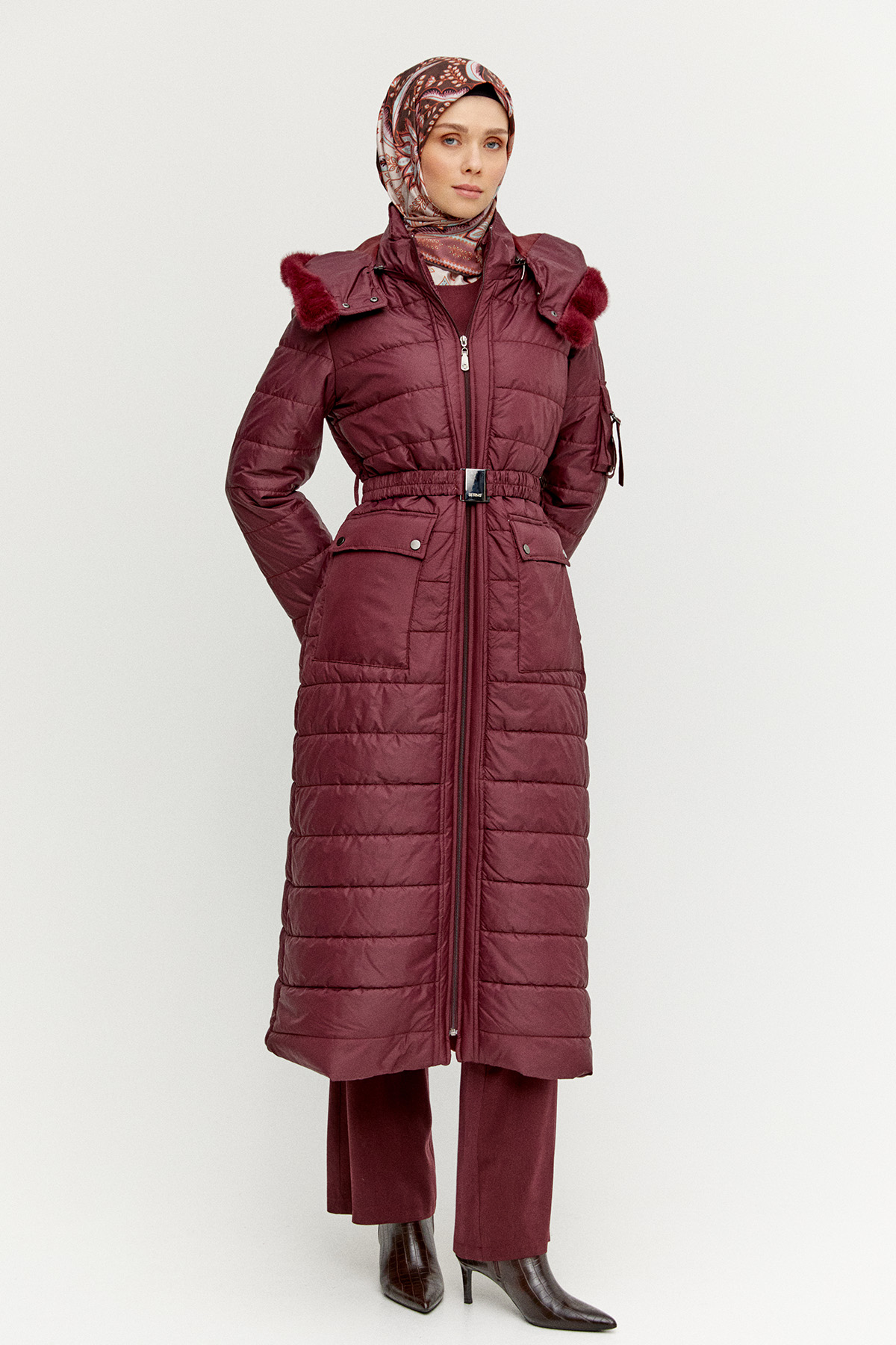 Seyyar Kapüşonlu Kapitone Kaban, Tesettür Giyim