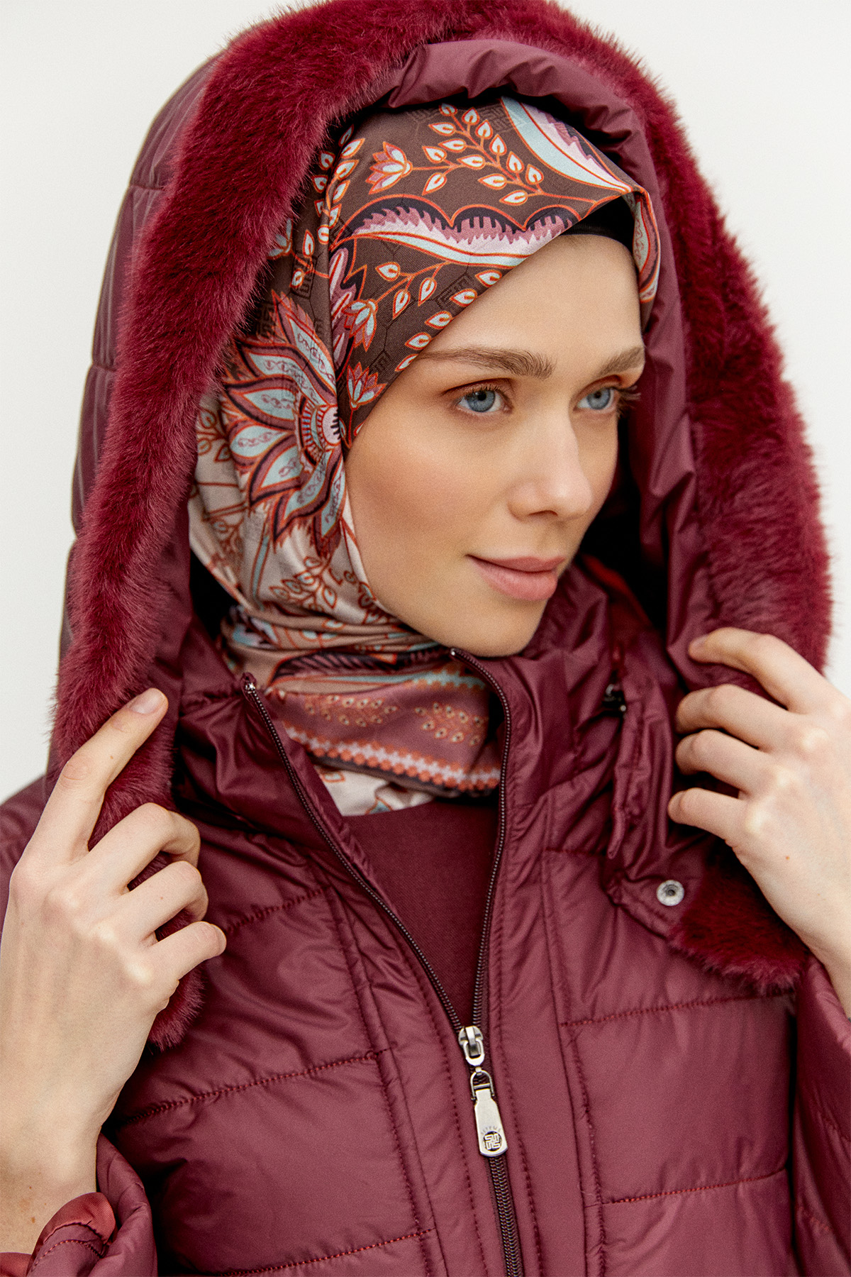 Seyyar Kapüşonlu Kapitone Kaban, Tesettür Giyim