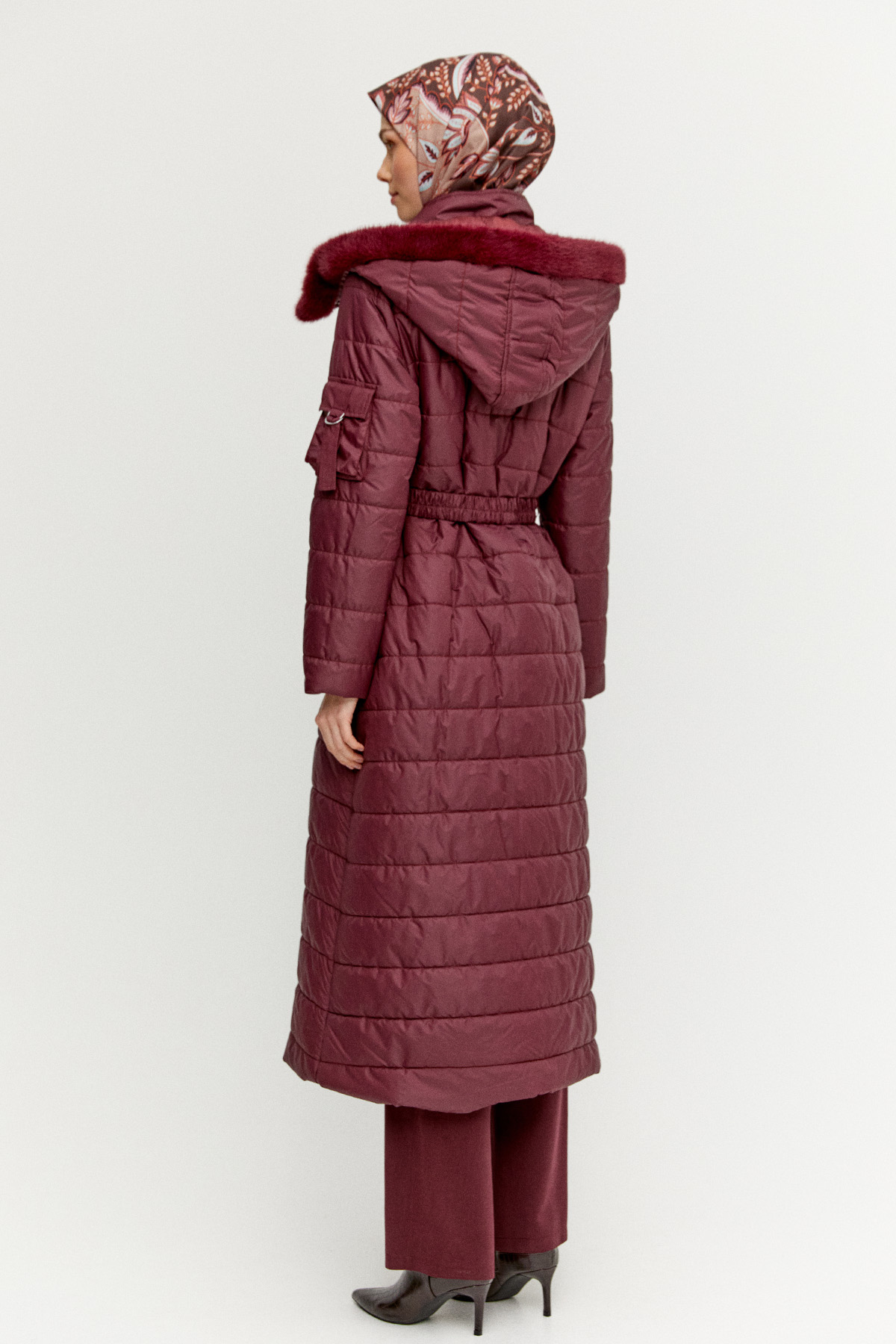 Seyyar Kapüşonlu Kapitone Kaban, Tesettür Giyim