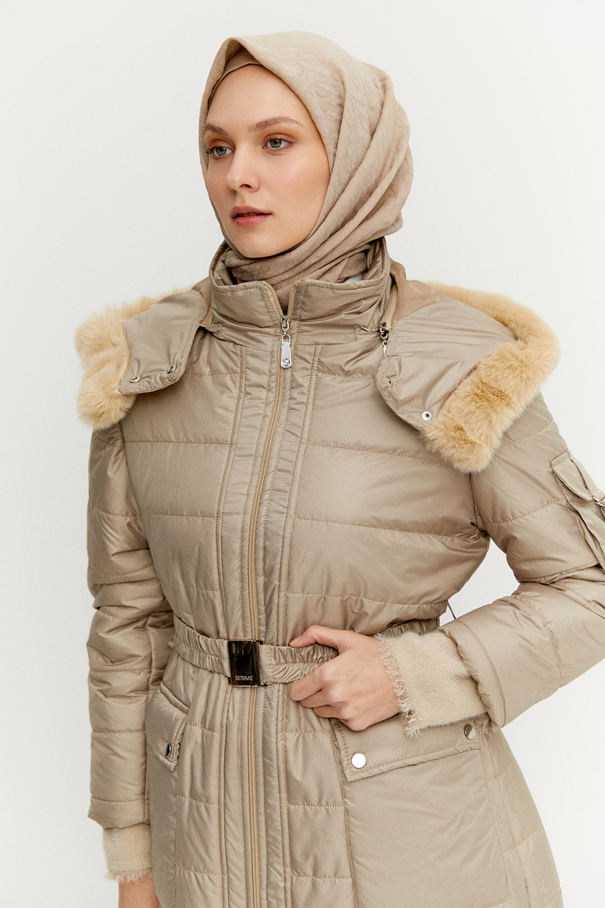 Seyyar Kapüşonlu Kapitone Kaban, Tesettür Giyim