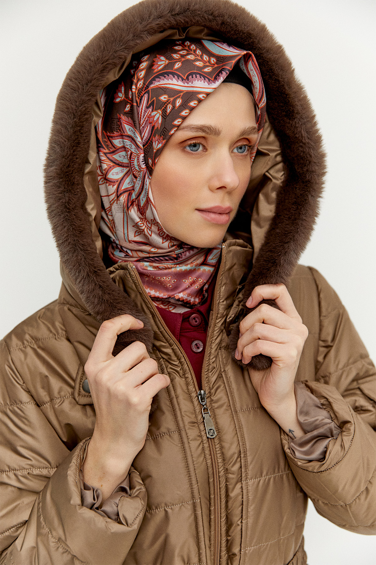 Seyyar Kapüşonlu Kapitone Kaban, Tesettür Giyim