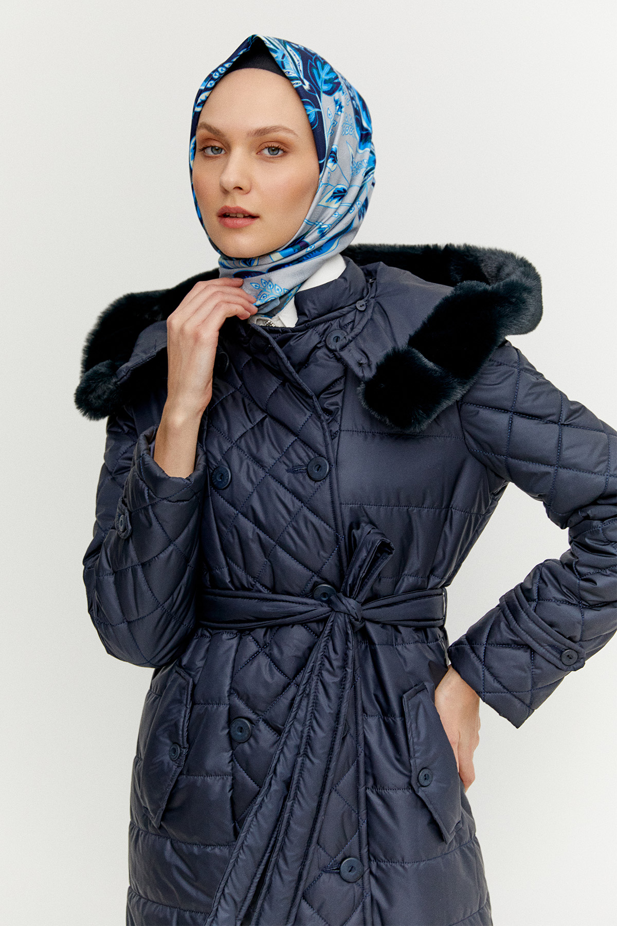 Kuşaklı Seyyar Kapüşonlu Şişme Kaban, Tesettür Giyim