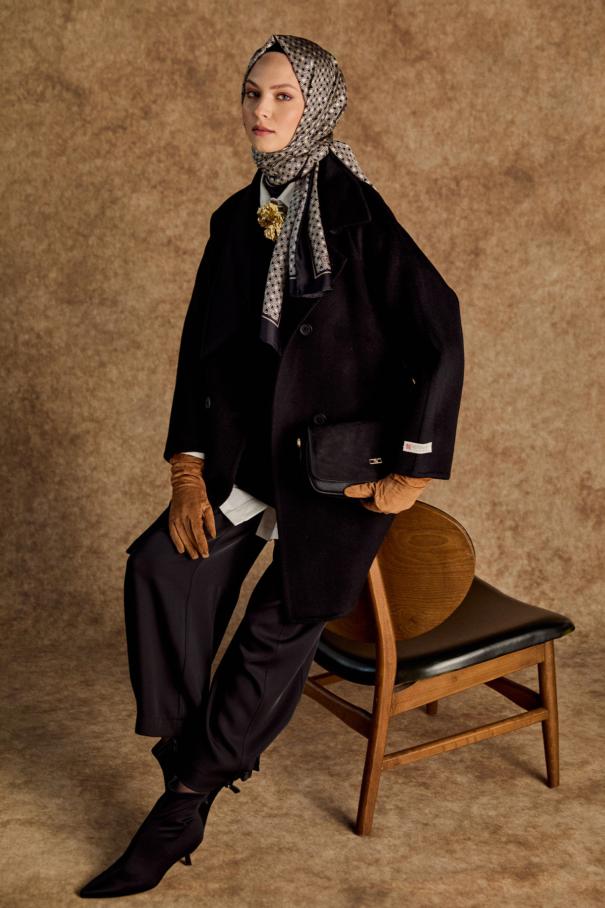 Mendil Yakalı Yün Kaban, Tesettür Giyim