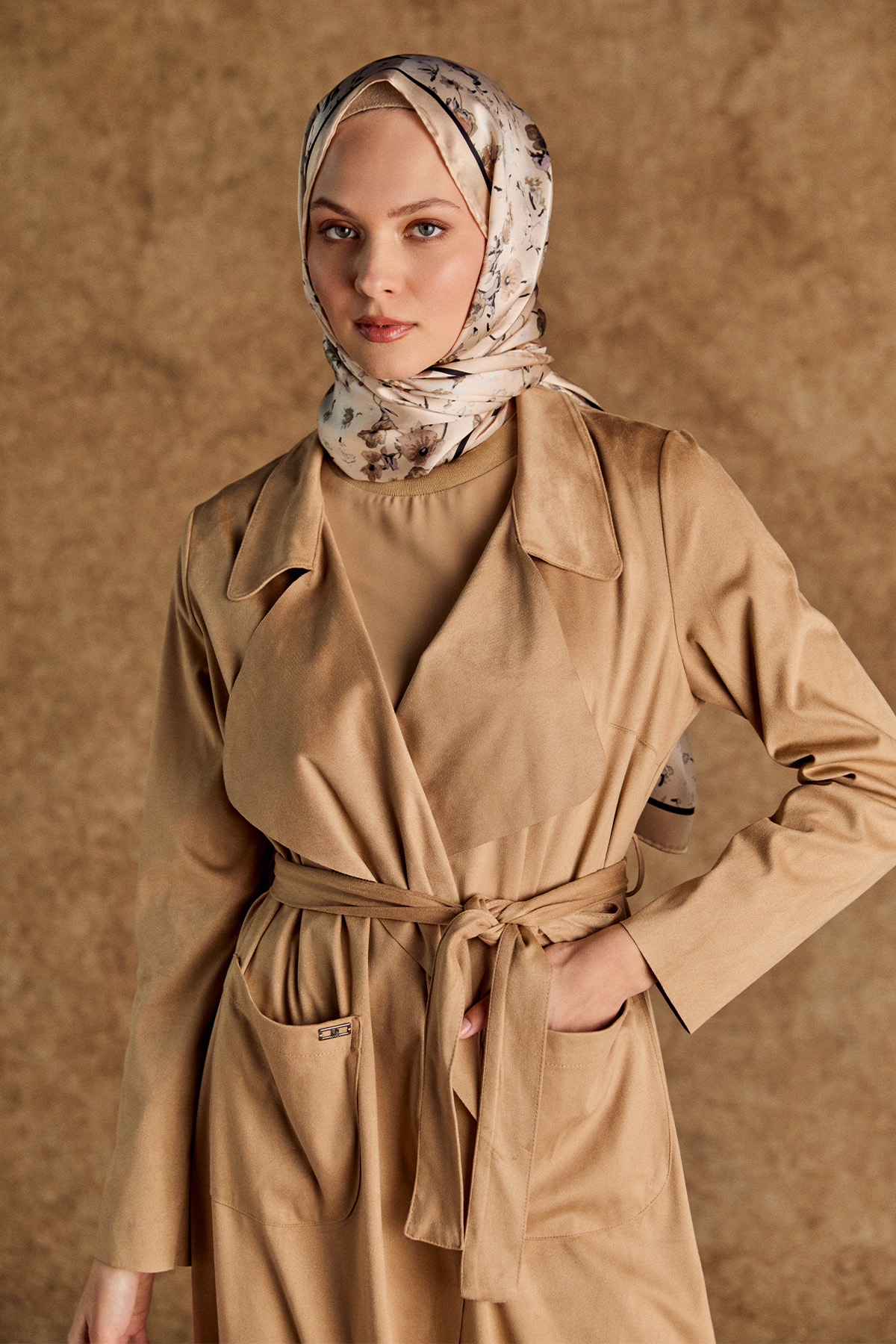 Süet Dokulu Pardesü, Tesettür Giyim