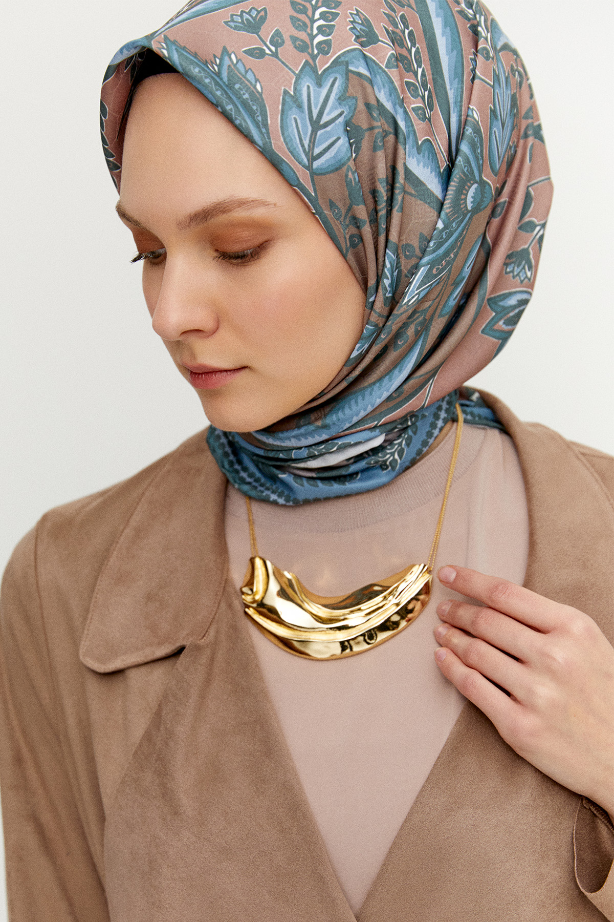 Süet Dokulu Pardesü, Tesettür Giyim