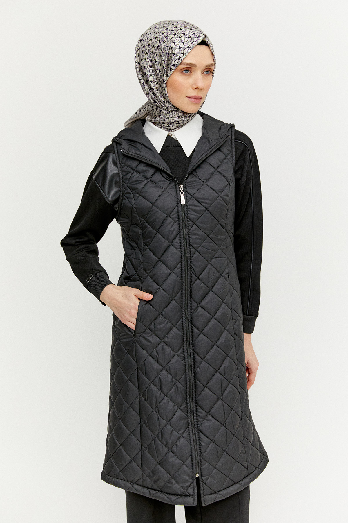 Kapüşonlu Baklava Desenli Kapitone Yelek, Tesettür Giyim