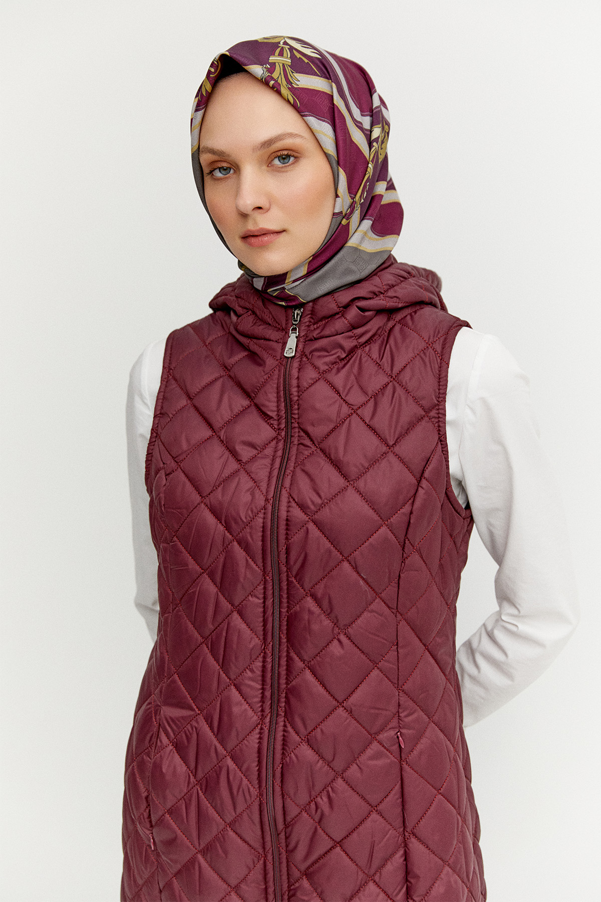 Kapüşonlu Baklava Desenli Kapitone Yelek, Tesettür Giyim