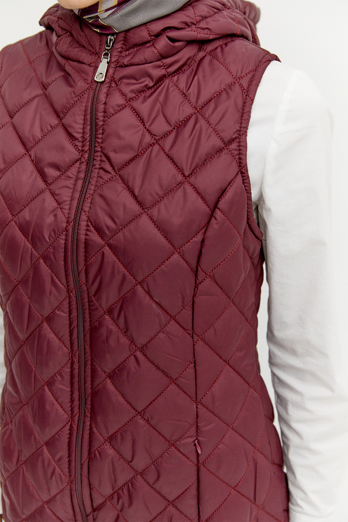 Kapüşonlu Baklava Desenli Kapitone Yelek, Tesettür Giyim