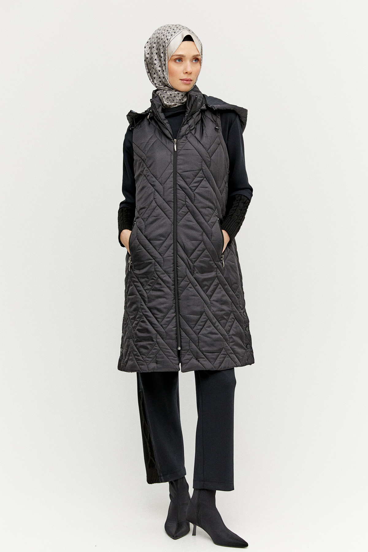 Seyyar Kapüşonlu Desenli Kapitone Yelek, Tesettür Giyim