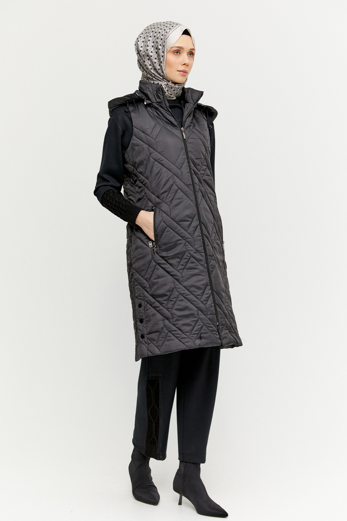 Seyyar Kapüşonlu Desenli Kapitone Yelek, Tesettür Giyim