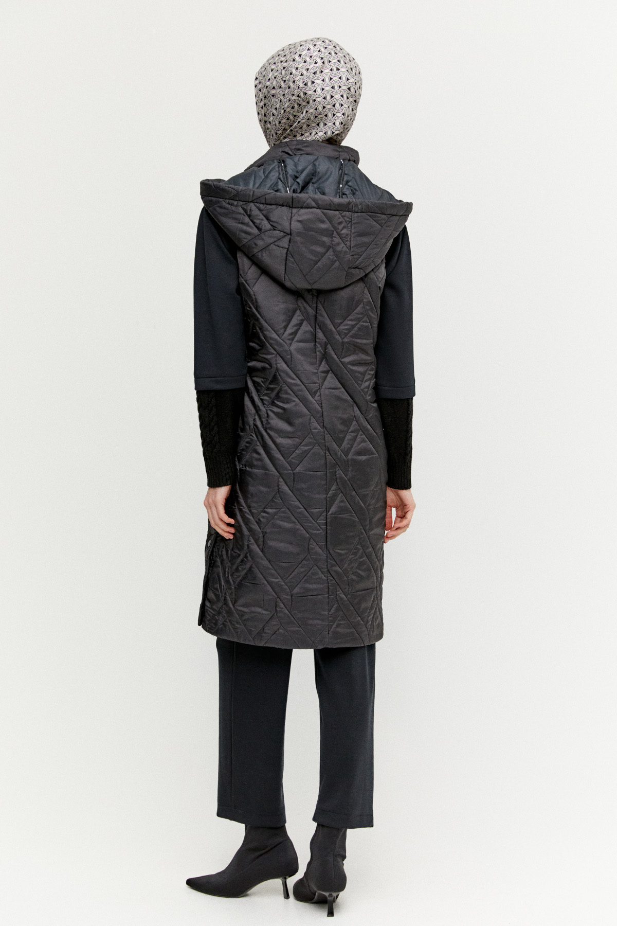 Seyyar Kapüşonlu Desenli Kapitone Yelek, Tesettür Giyim