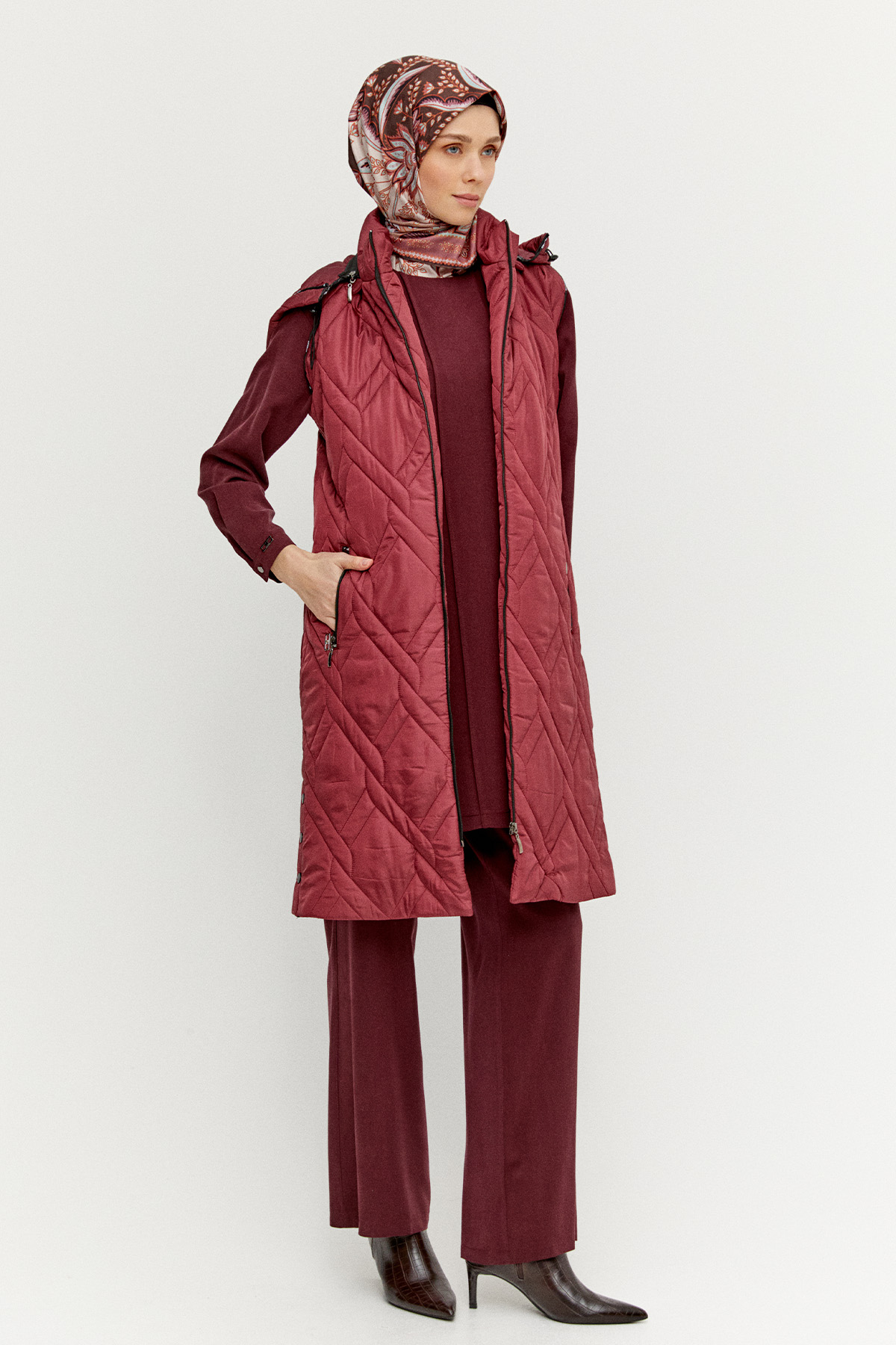 Seyyar Kapüşonlu Desenli Kapitone Yelek, Tesettür Giyim