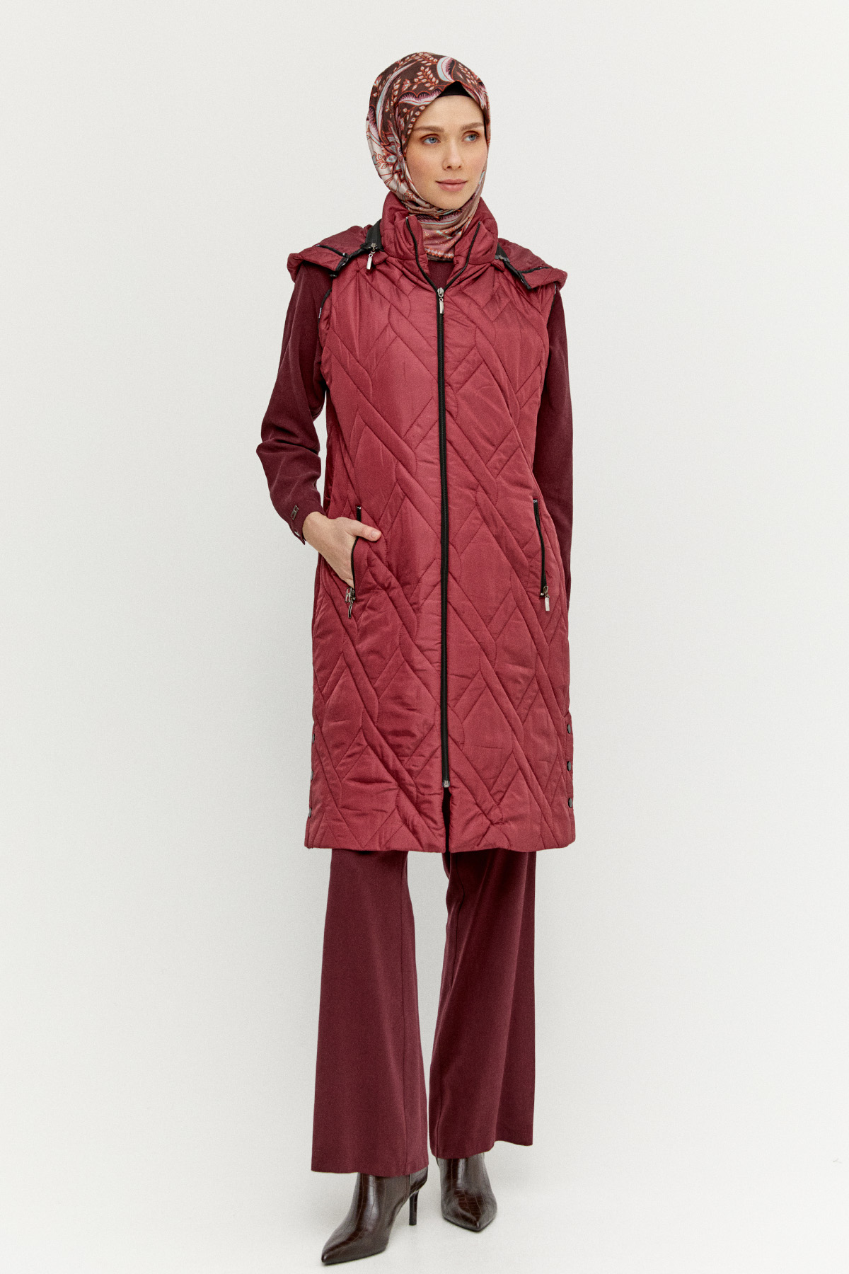 Seyyar Kapüşonlu Desenli Kapitone Yelek, Tesettür Giyim