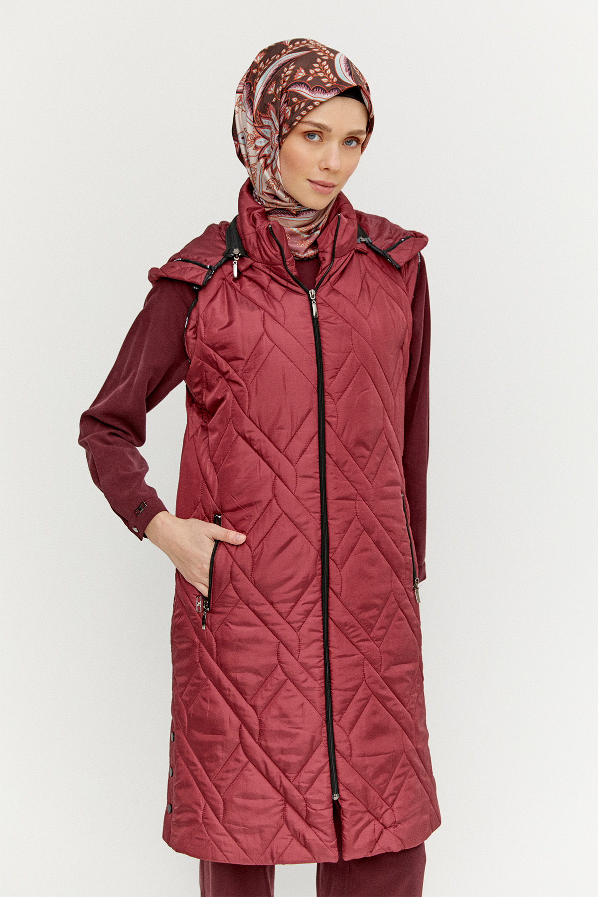 Seyyar Kapüşonlu Desenli Kapitone Yelek, Tesettür Giyim